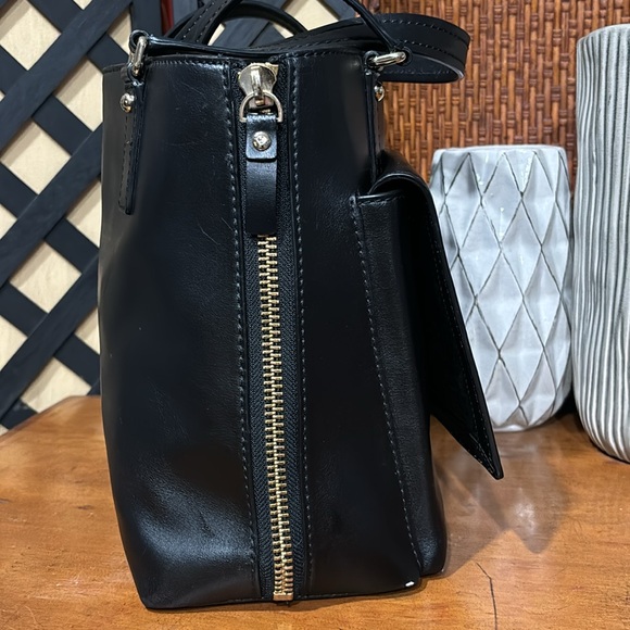 Large Kate Spade New York Black Varick Street Abbie Shoulder Bag Expandable Side - Picture 5 of 16